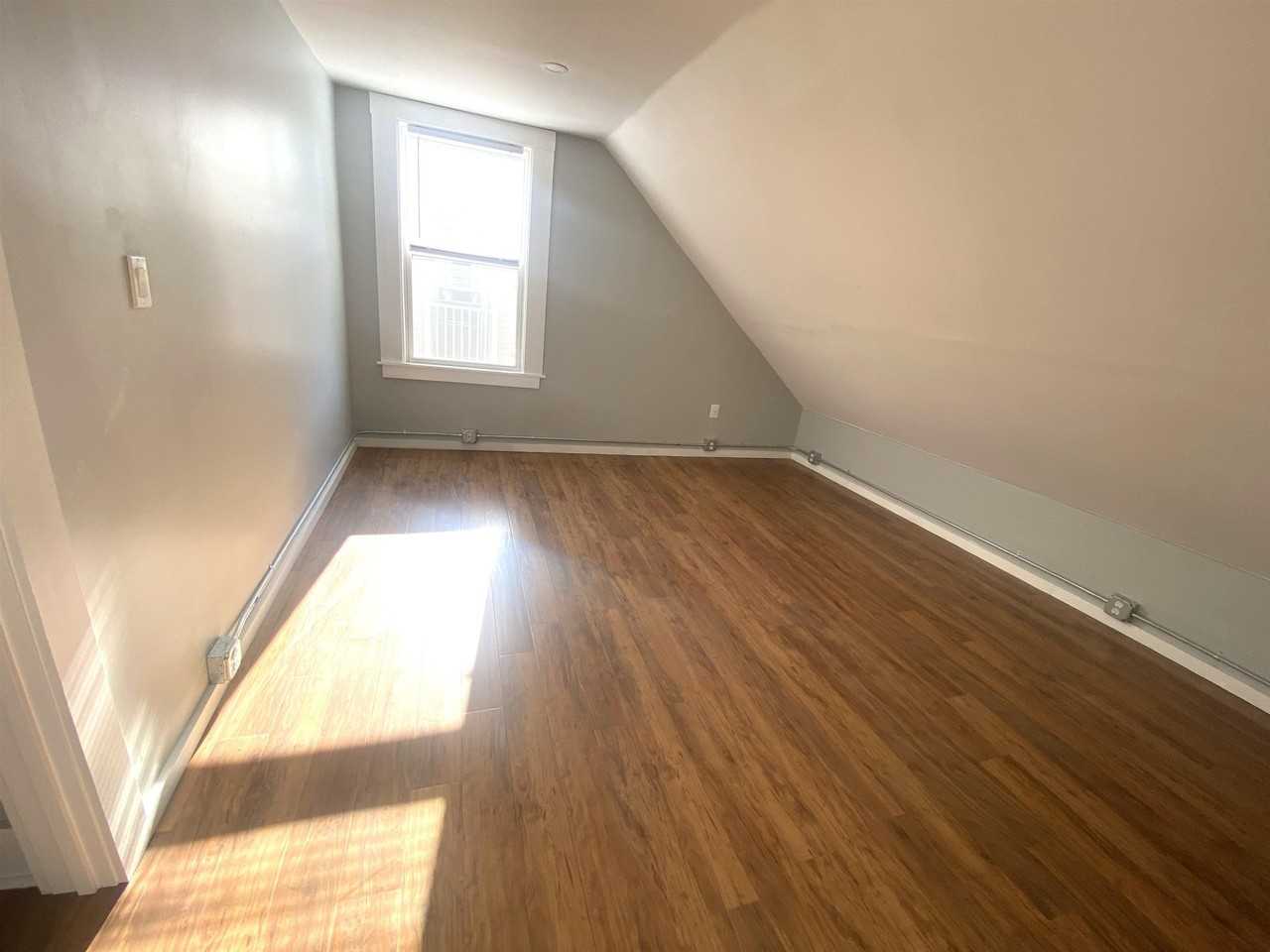 27 Elm St #B - Photo 7 of 10