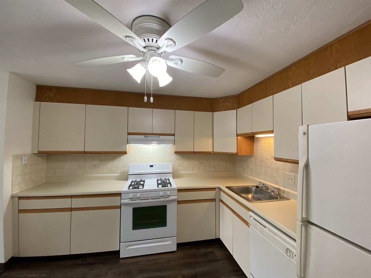 383 Huse Rd #09 - Photo 7 of 39