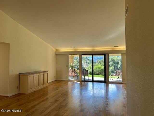 692 Hillside Dr - Photo 7 of 32