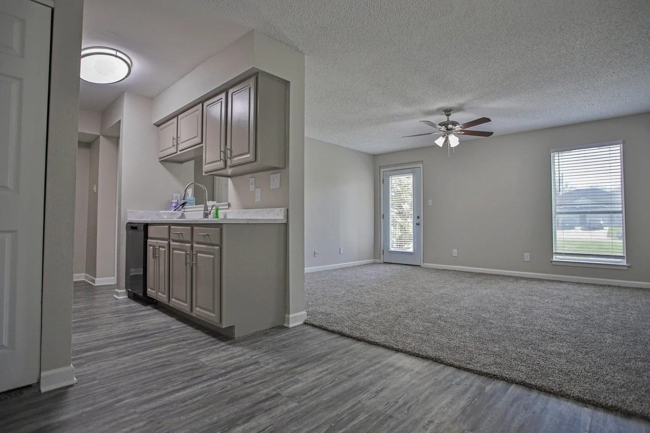 1200 W Taylor St - Photo 4 of 14
