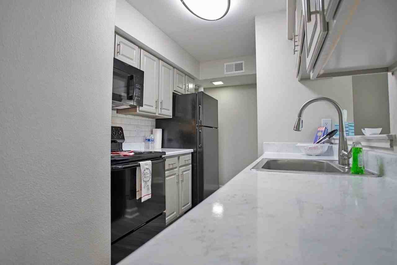 1200 W Taylor St - Photo 5 of 14