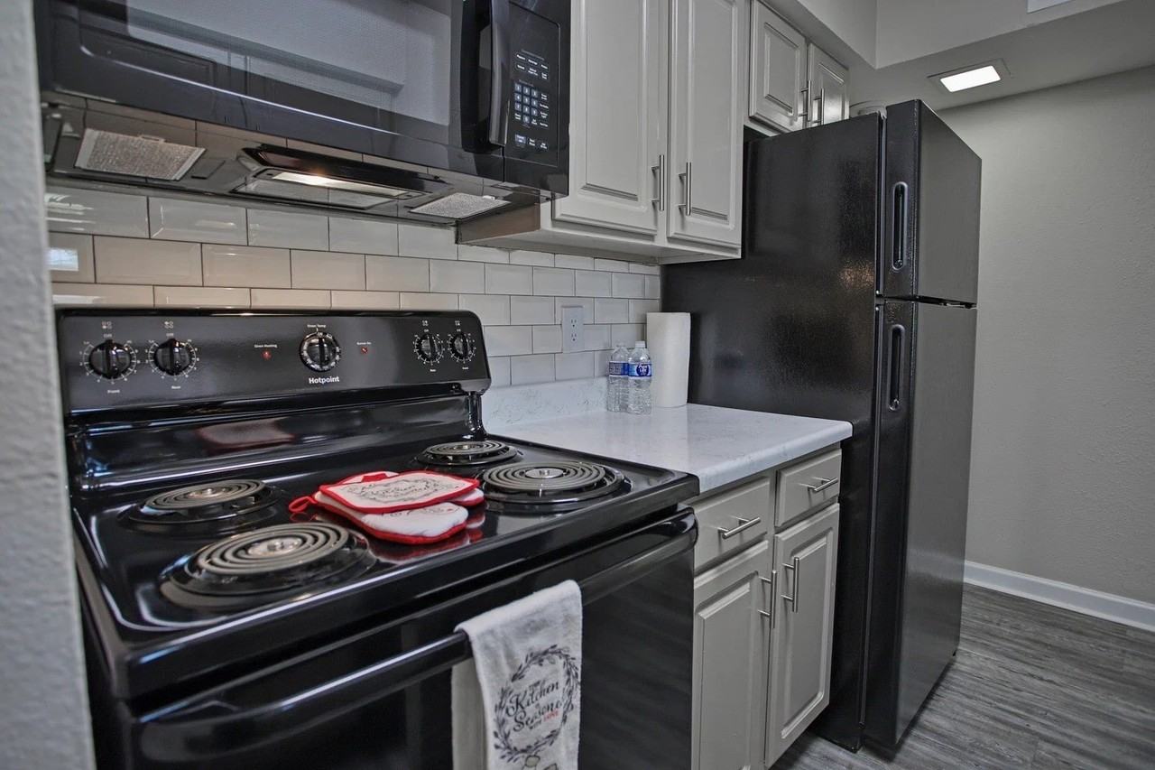 1200 W Taylor St - Photo 6 of 14