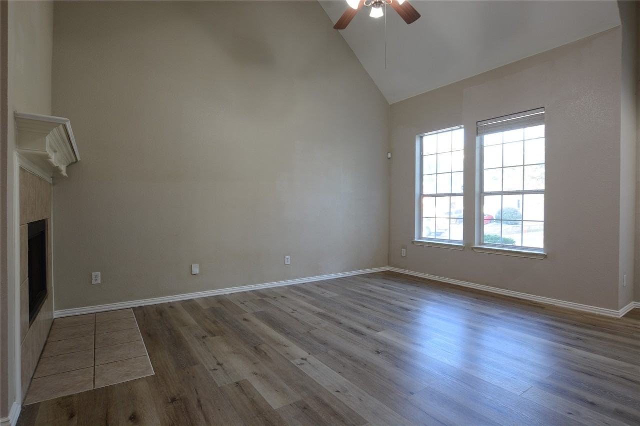 1400 Oakcrest Dr - Photo 5 of 18