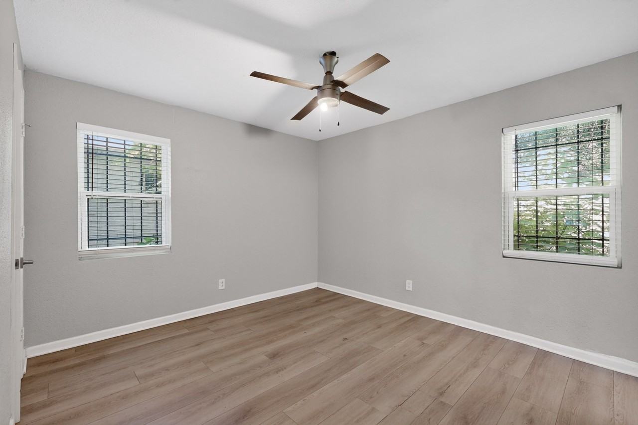 445 Bolero Ave - Photo 5 of 35