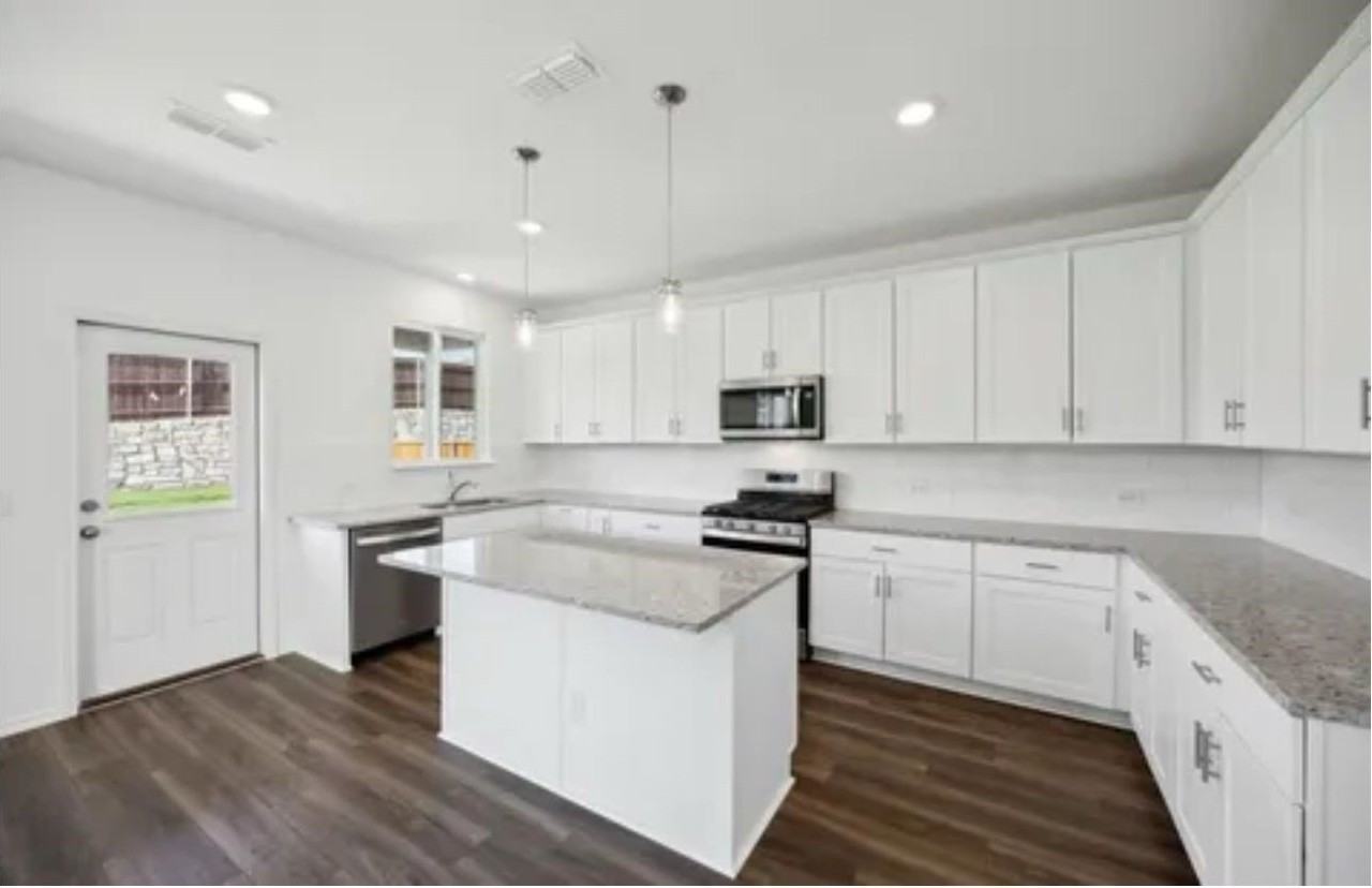 701 Union Dr - Photo 2 of 9