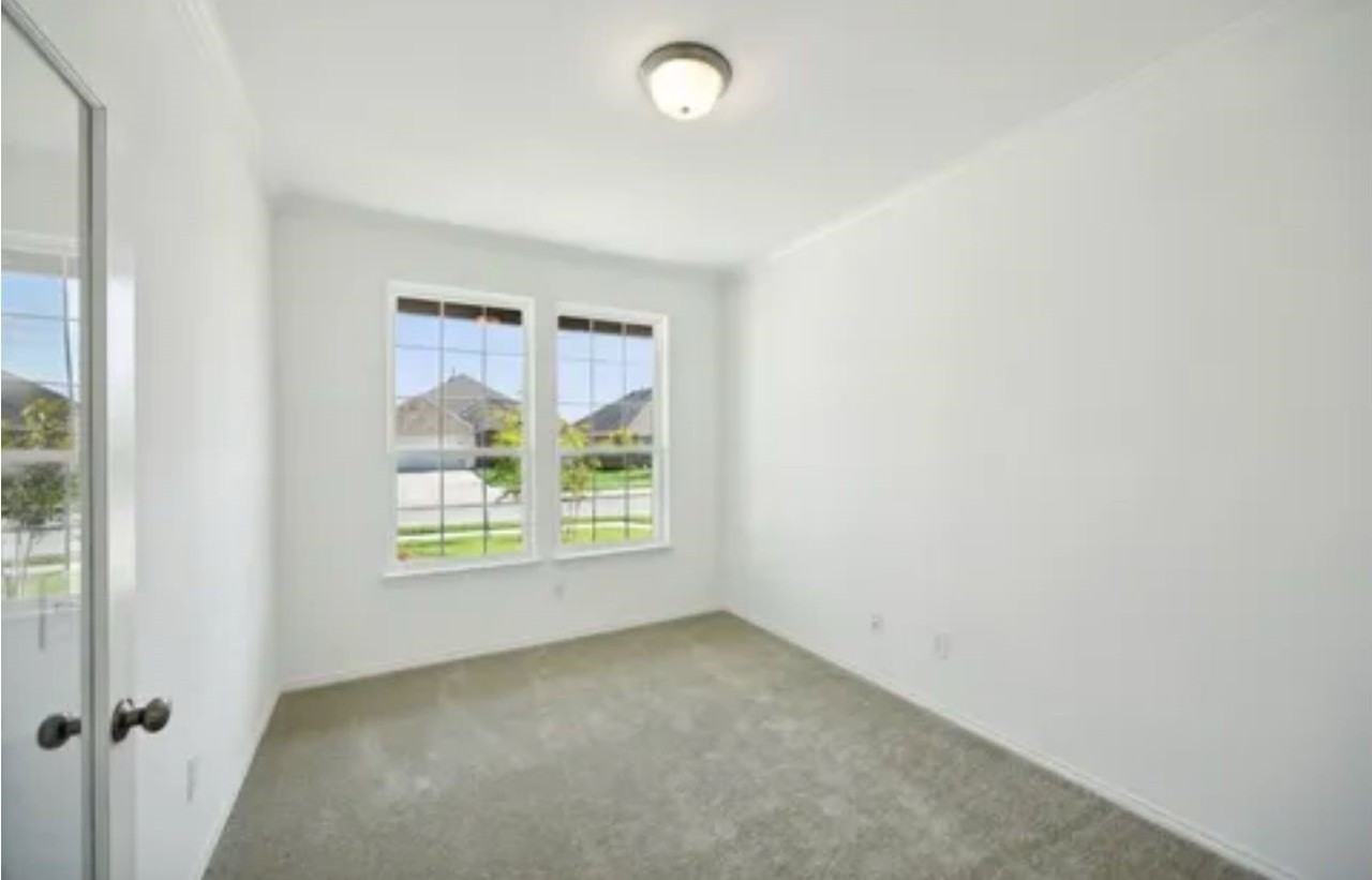 701 Union Dr - Photo 3 of 9