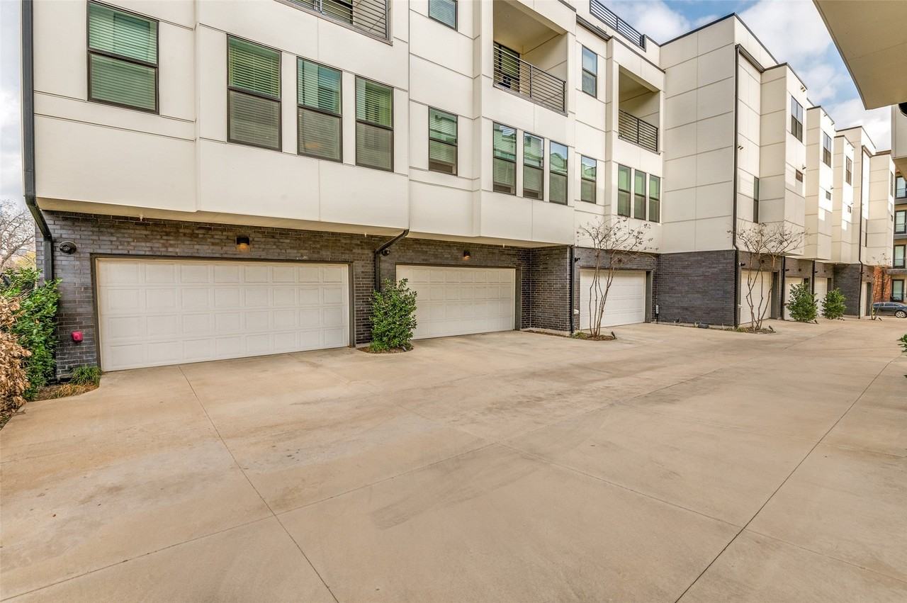 1813 Park Ave #107 - Photo 3 of 25