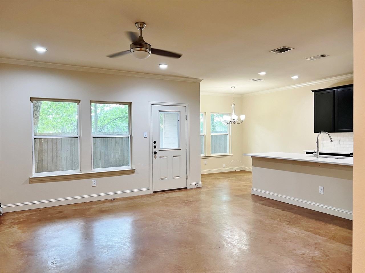 1312 W Jefferson St #5 - Photo 2 of 13