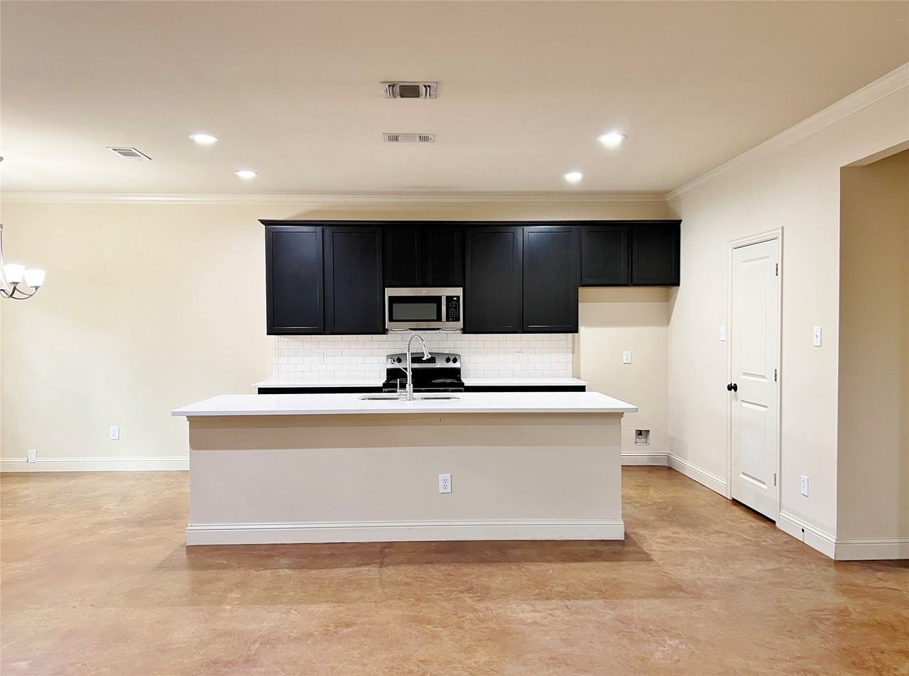 1312 W Jefferson St #5 - Photo 4 of 13