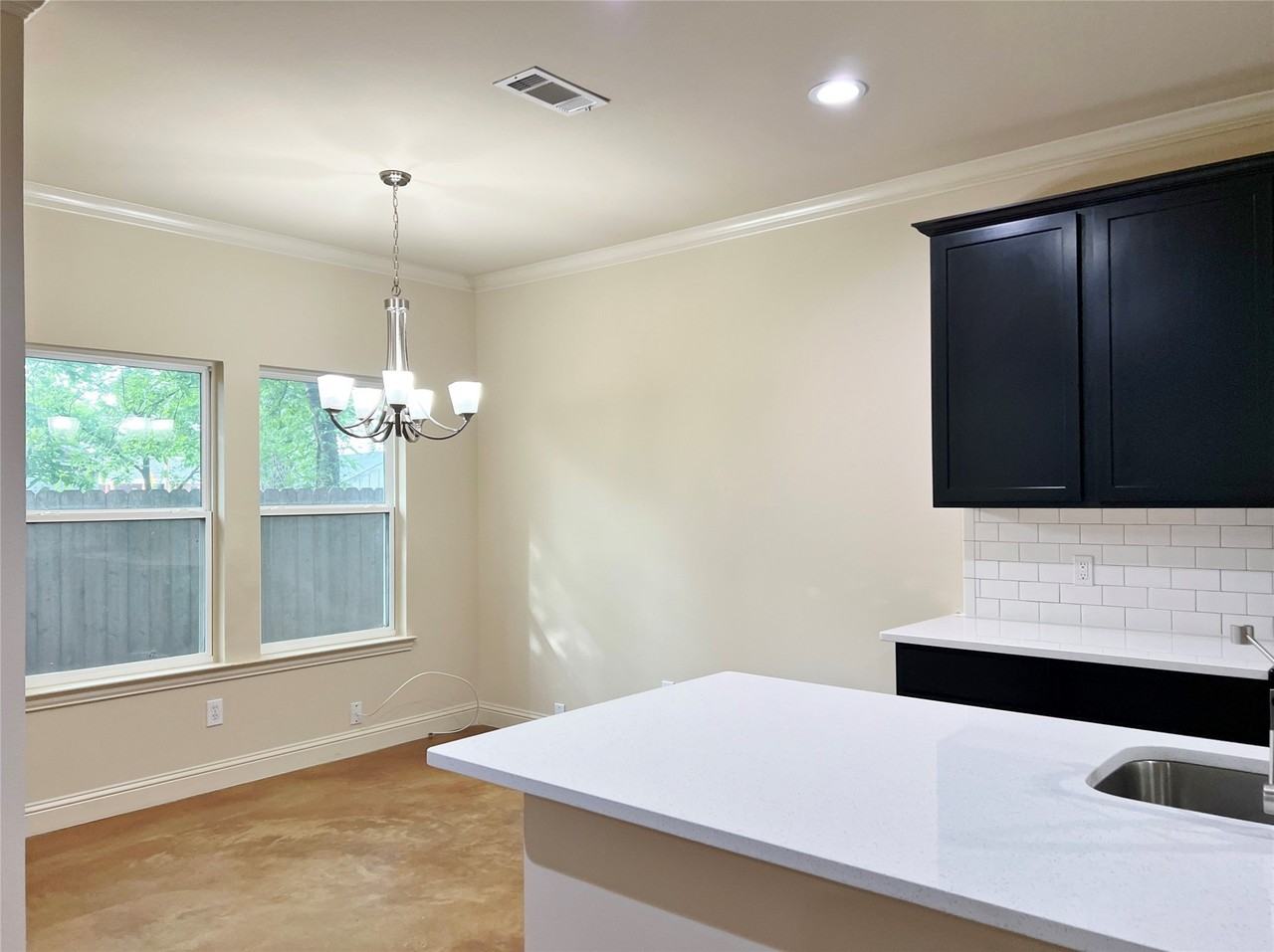 1312 W Jefferson St #5 - Photo 5 of 13