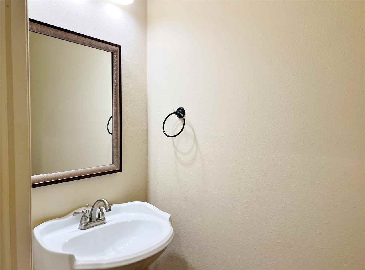 1312 W Jefferson St #5 - Photo 6 of 13