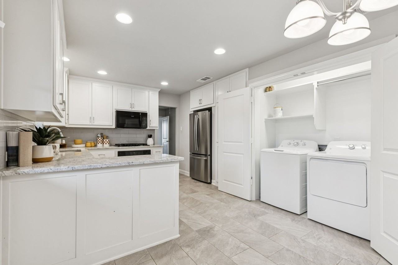 9363 Angora St - Photo 4 of 10
