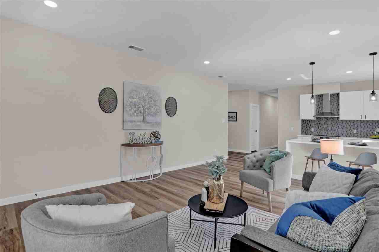 705 E Hanna St - Photo 5 of 24