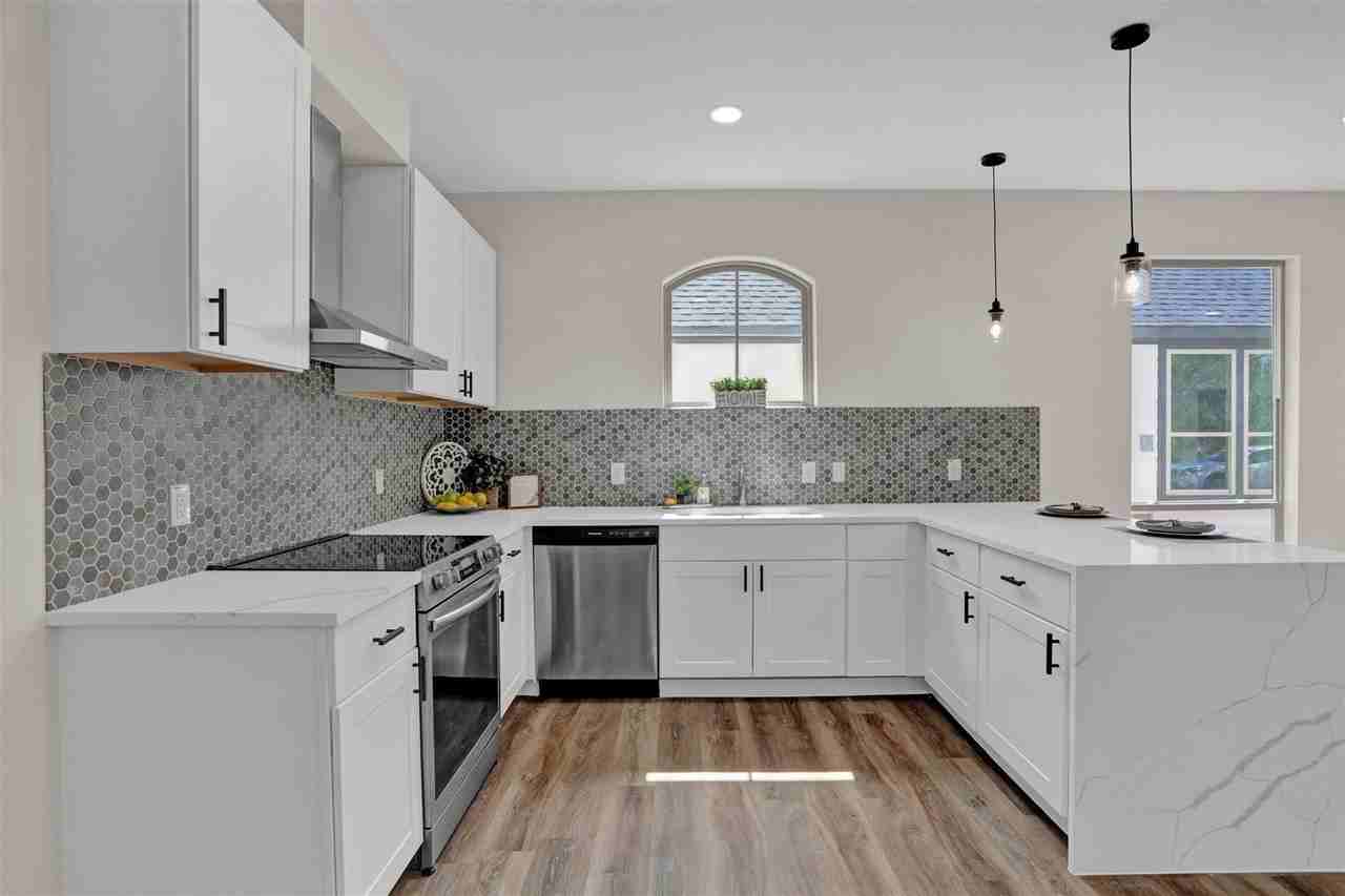 705 E Hanna St - Photo 6 of 24