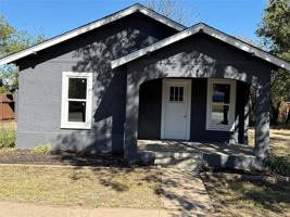 featured image of 705 E 9th St
