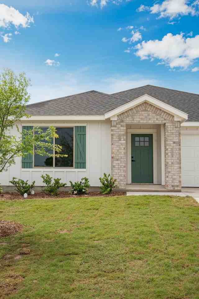 13557 Bonanza Cir - Photo 2 of 21