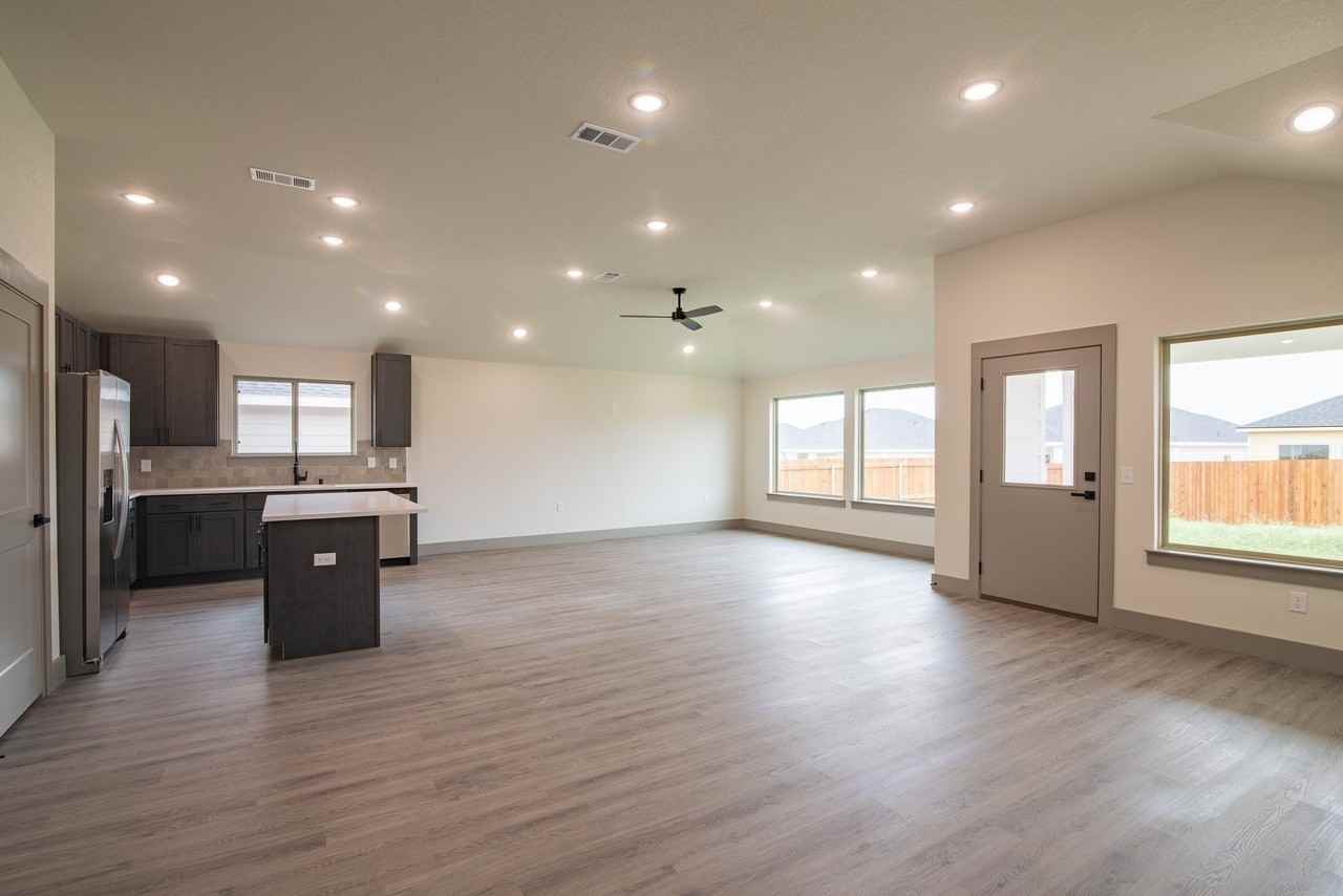 13557 Bonanza Cir - Photo 3 of 21
