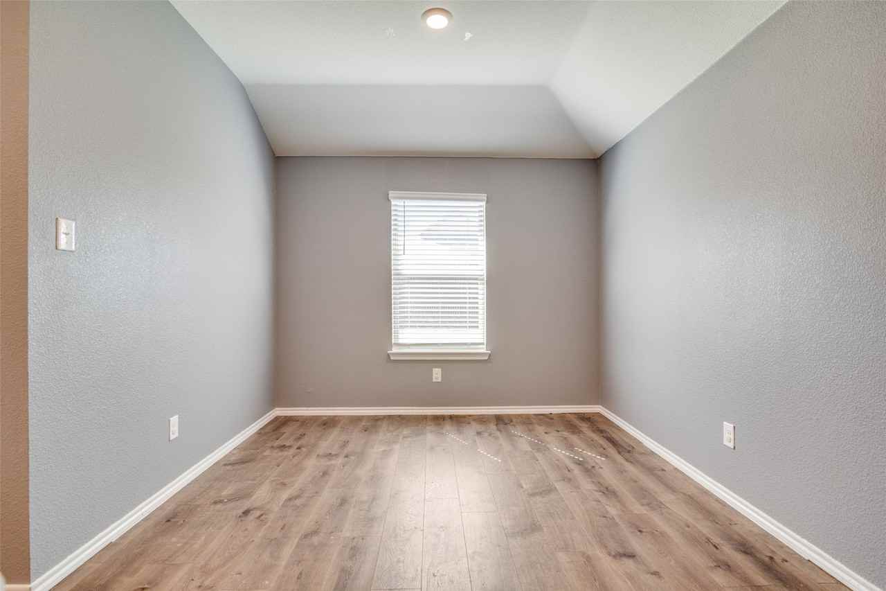 2124 Tulipwood Dr - Photo 4 of 14