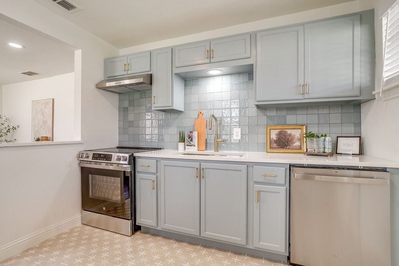 4413 Wellesley Ave - Photo 7 of 17