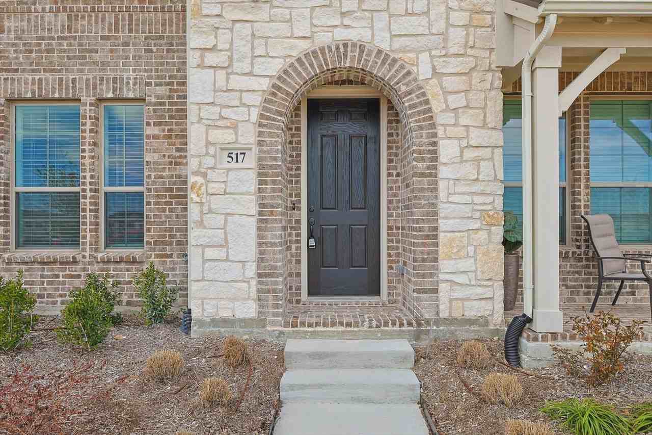517 Parkside Dr - Photo 4 of 35
