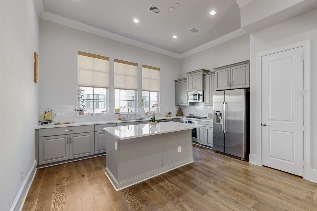 638 Dalton Ln #802 - Photo 4 of 39