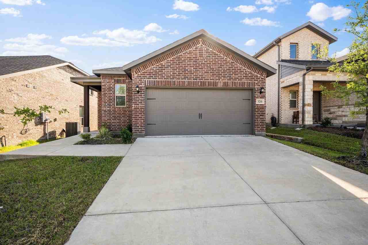 3211 Bedstraw Ln - Photo 2 of 39