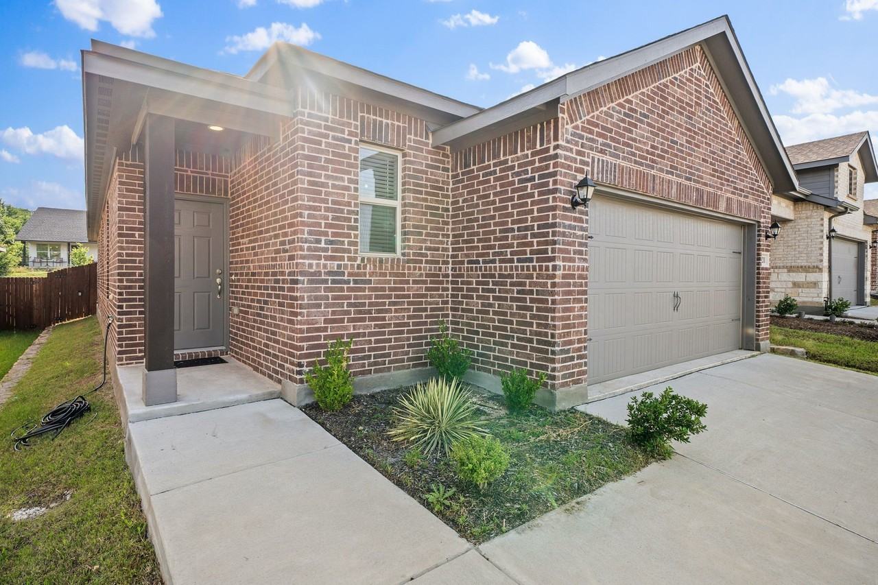 3211 Bedstraw Ln - Photo 5 of 39