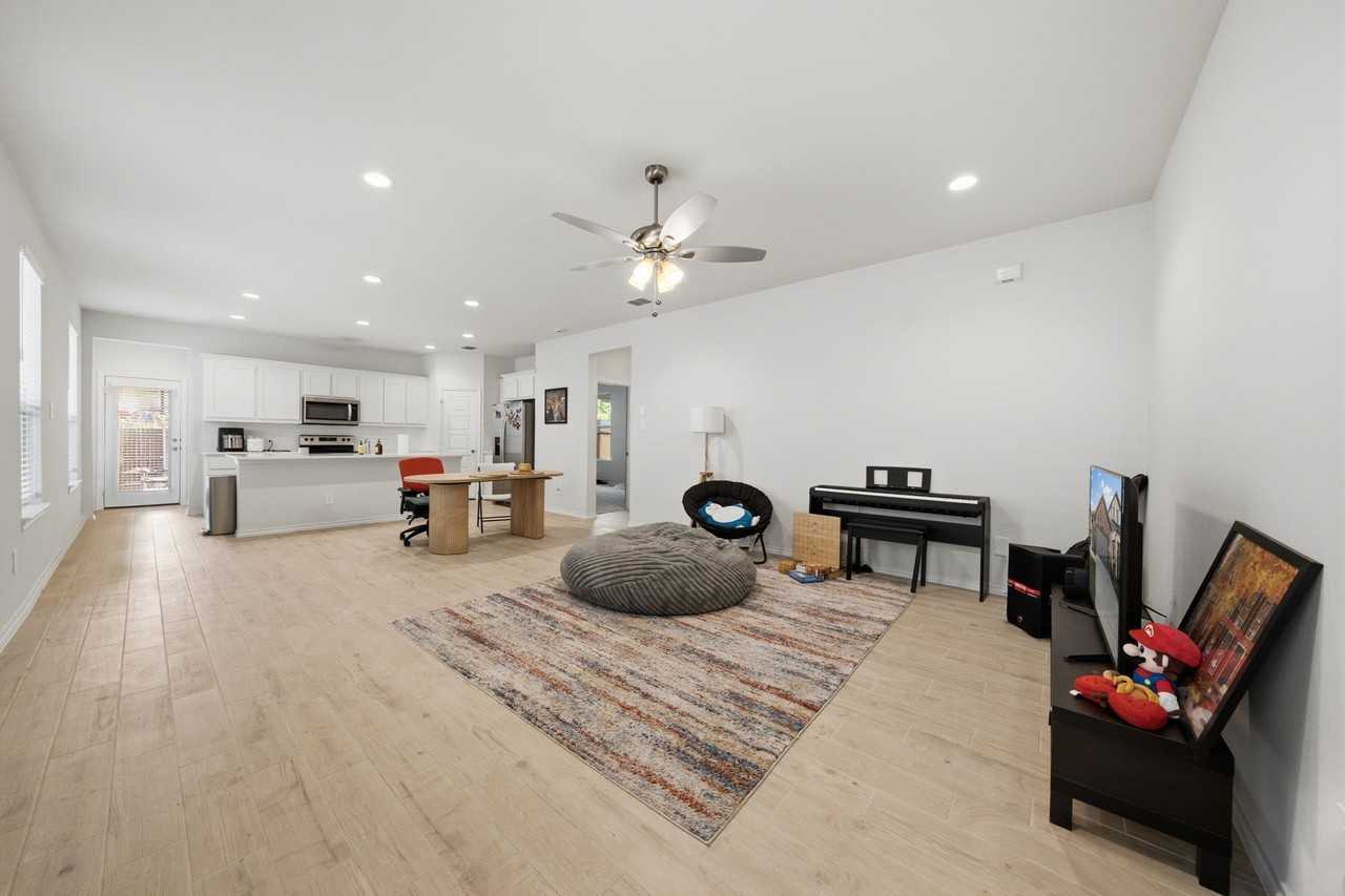 3211 Bedstraw Ln - Photo 7 of 39