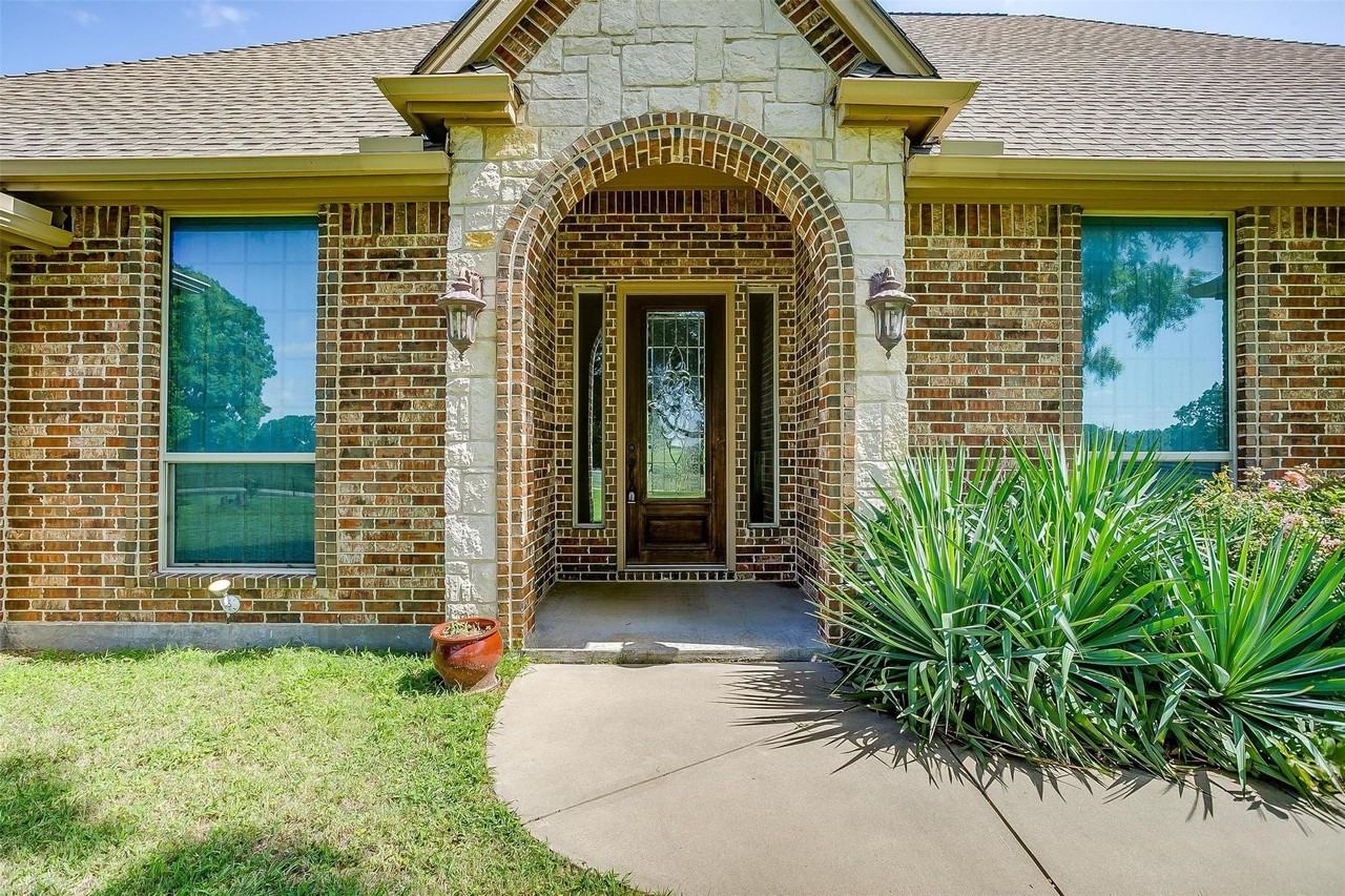 3301 County Road 530b - Photo 2 of 21