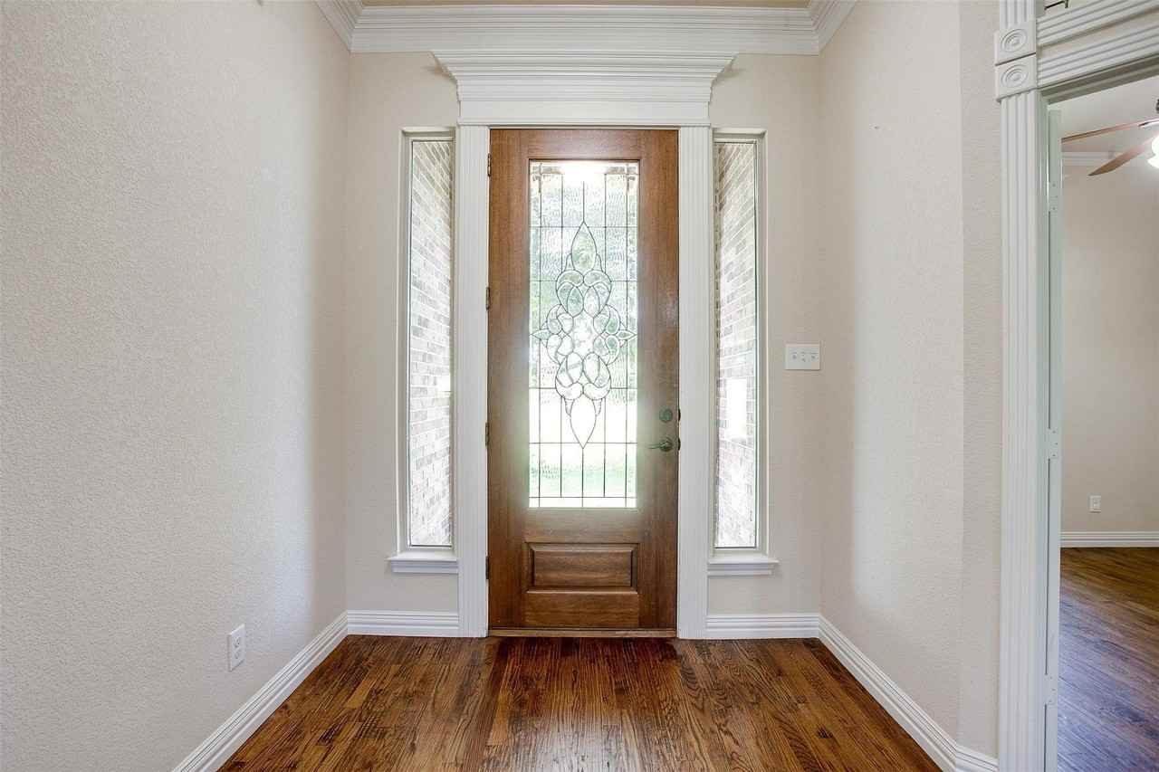 3301 County Road 530b - Photo 4 of 21