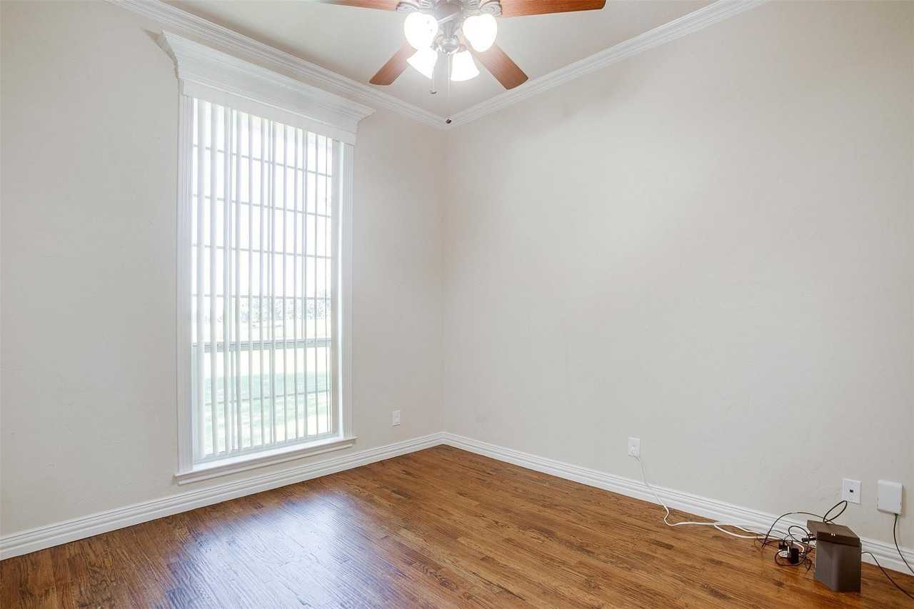3301 County Road 530b - Photo 5 of 21