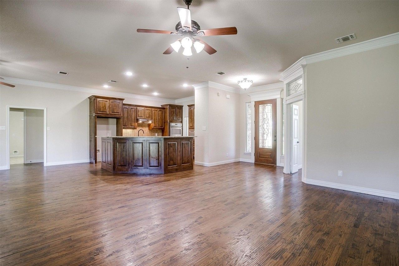 3301 County Road 530b - Photo 6 of 21