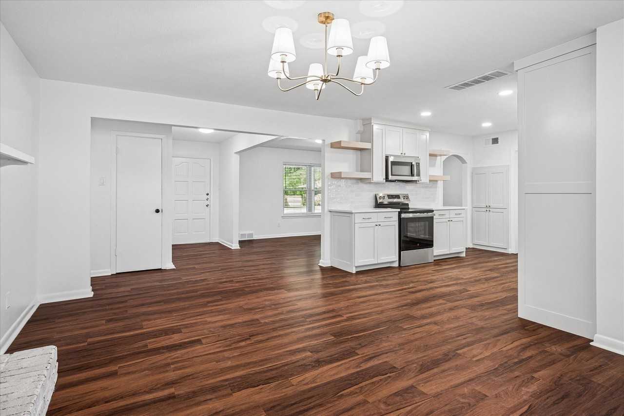 202 Joe White St - Photo 2 of 30