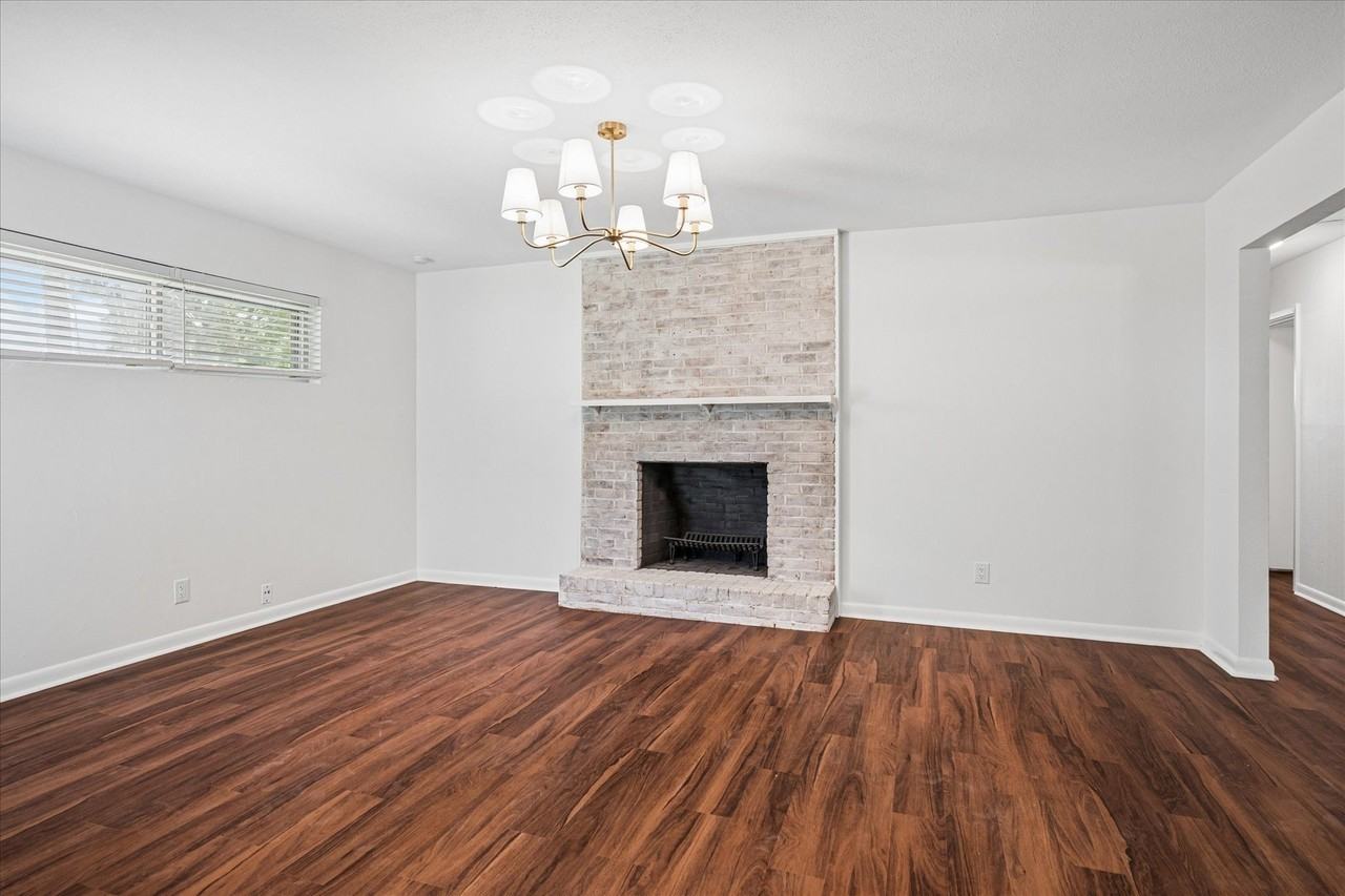 202 Joe White St - Photo 5 of 30