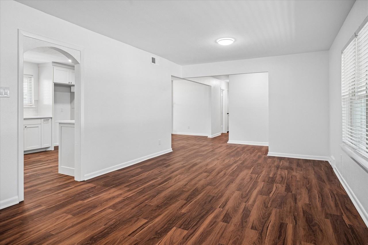 202 Joe White St - Photo 6 of 30