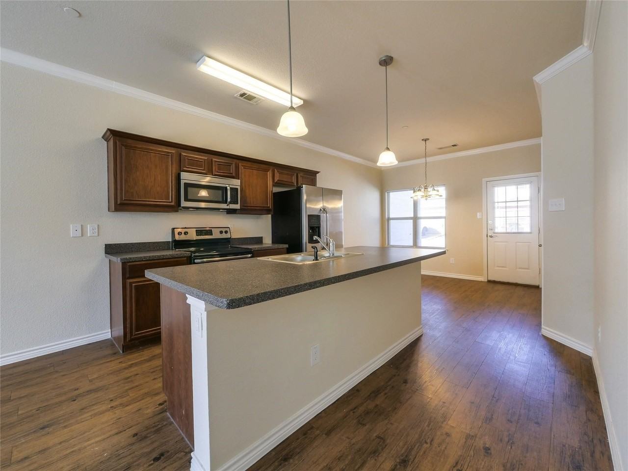 5409 Dolores Pl - Photo 6 of 32