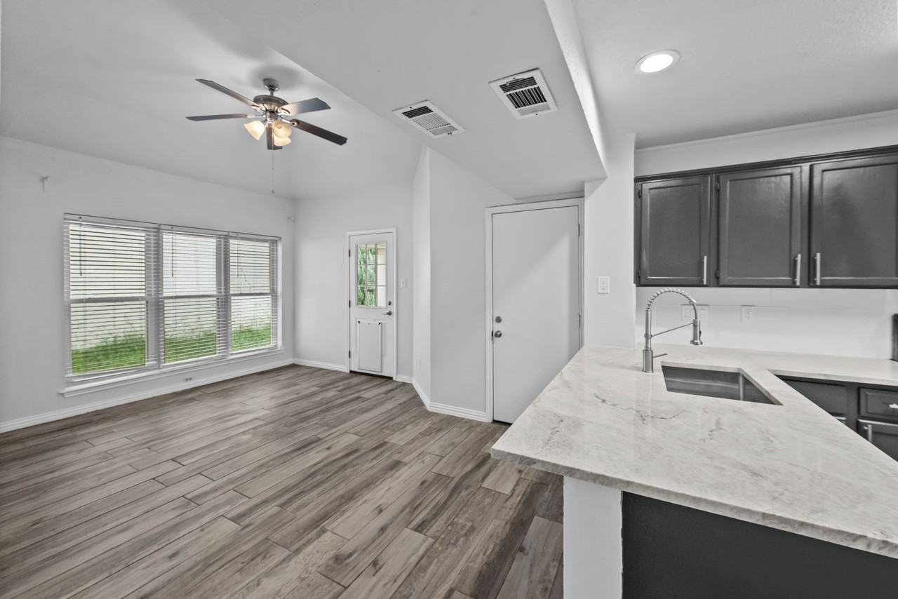 2906 Menlo Park Ln - Photo 6 of 24