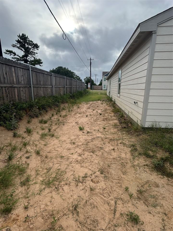602 Clear Creek Ct - Photo 5 of 28