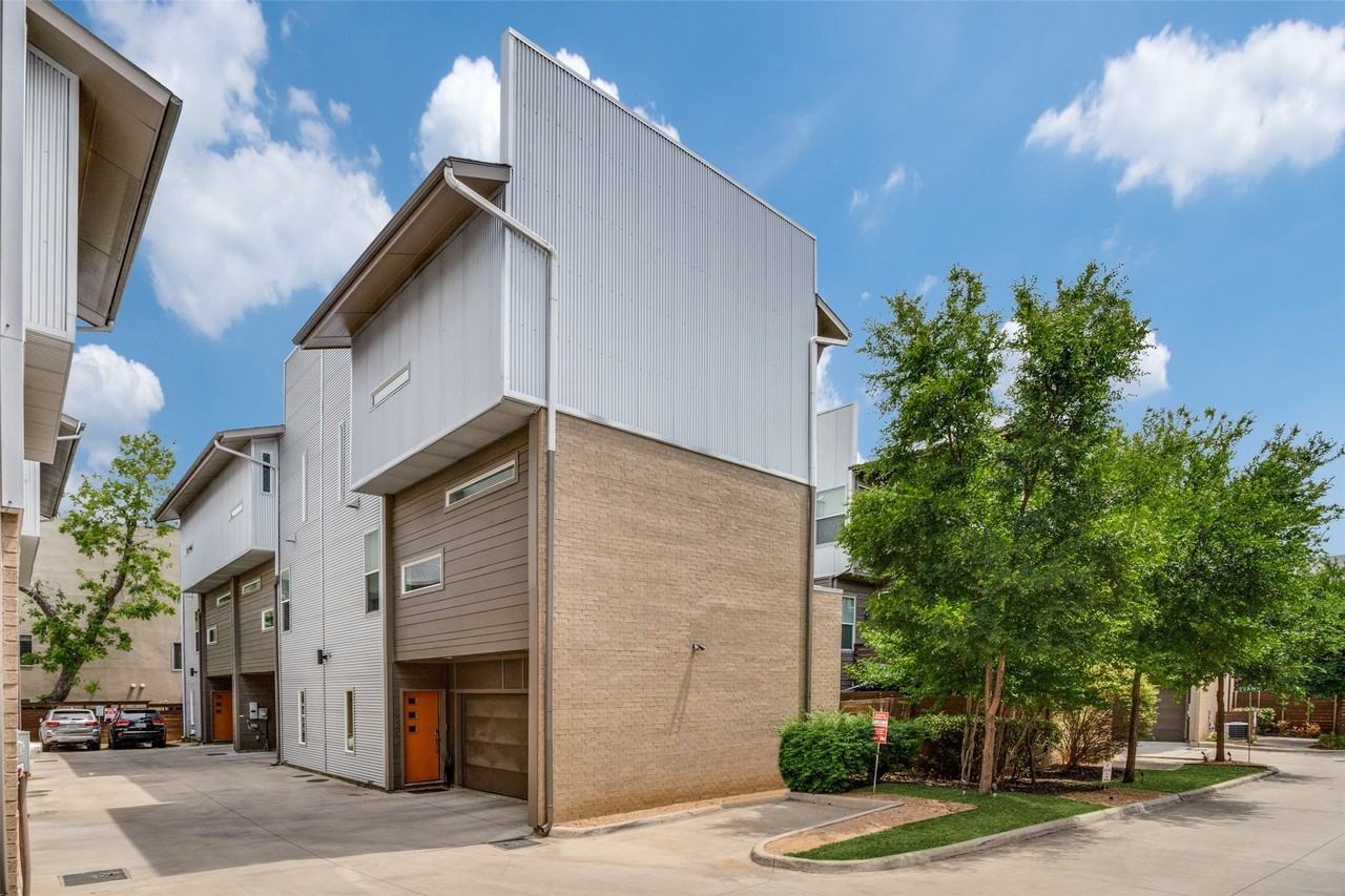 2452 Thatcher Dr