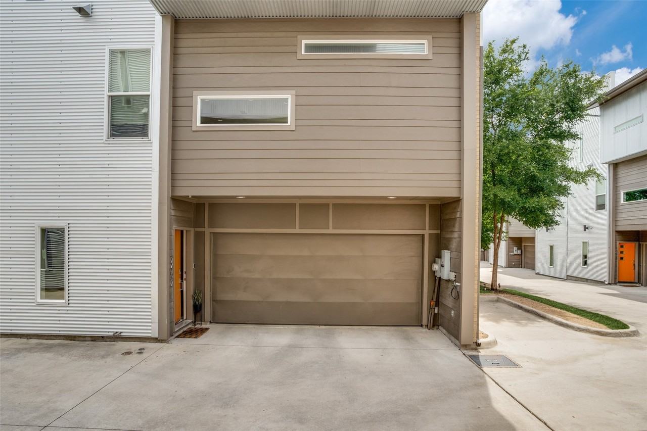 2452 Thatcher Dr - Photo 4 of 34