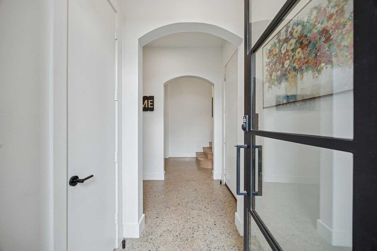 5104 Vandelia St - Photo 3 of 30