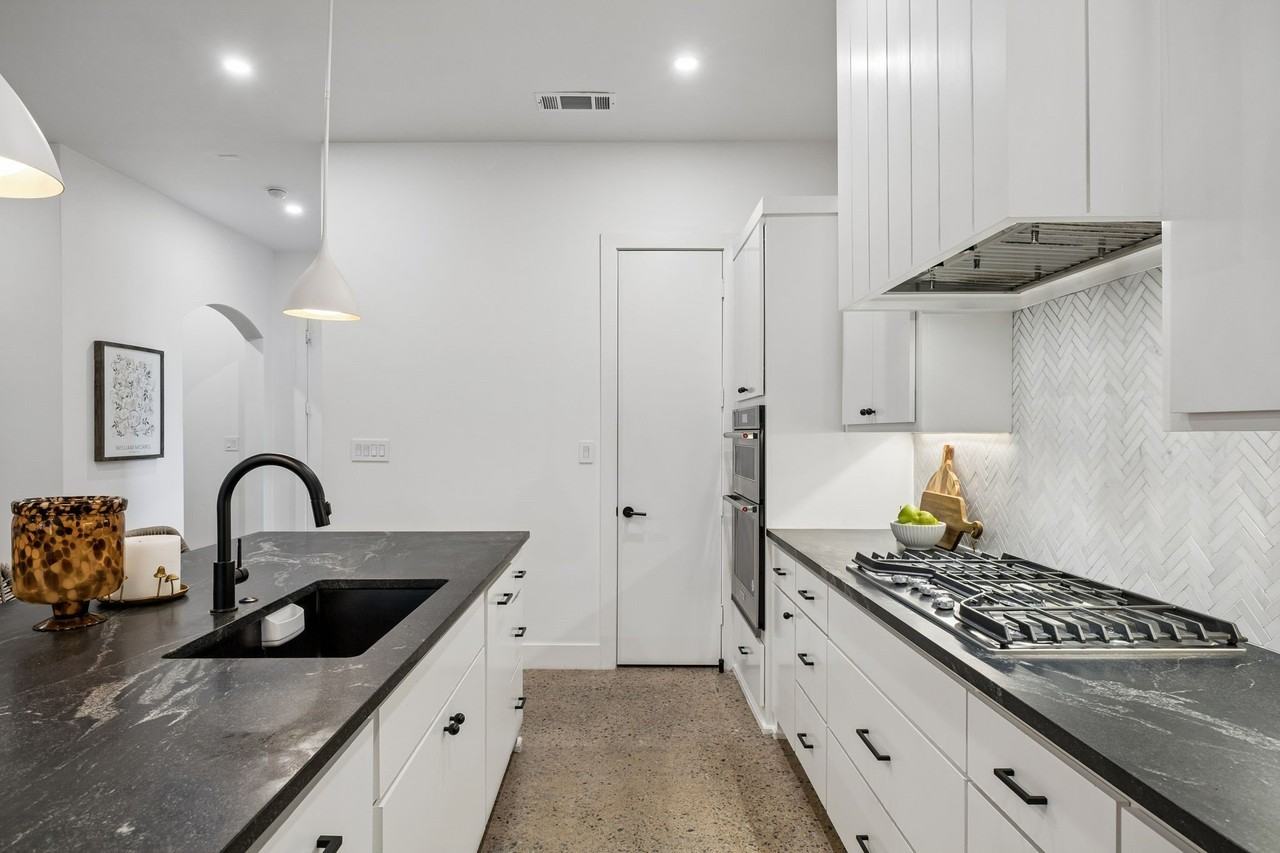5104 Vandelia St - Photo 7 of 30