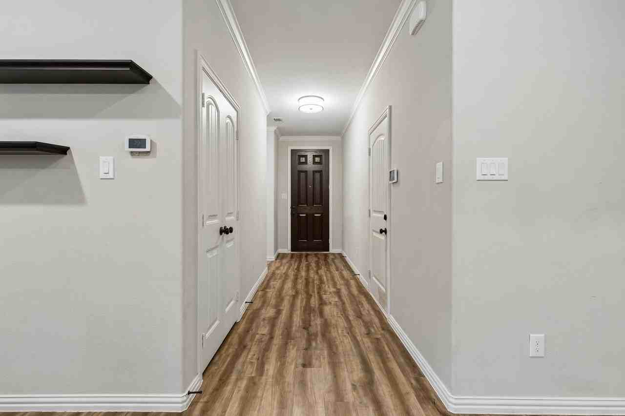 1109 Moore St - Photo 3 of 24