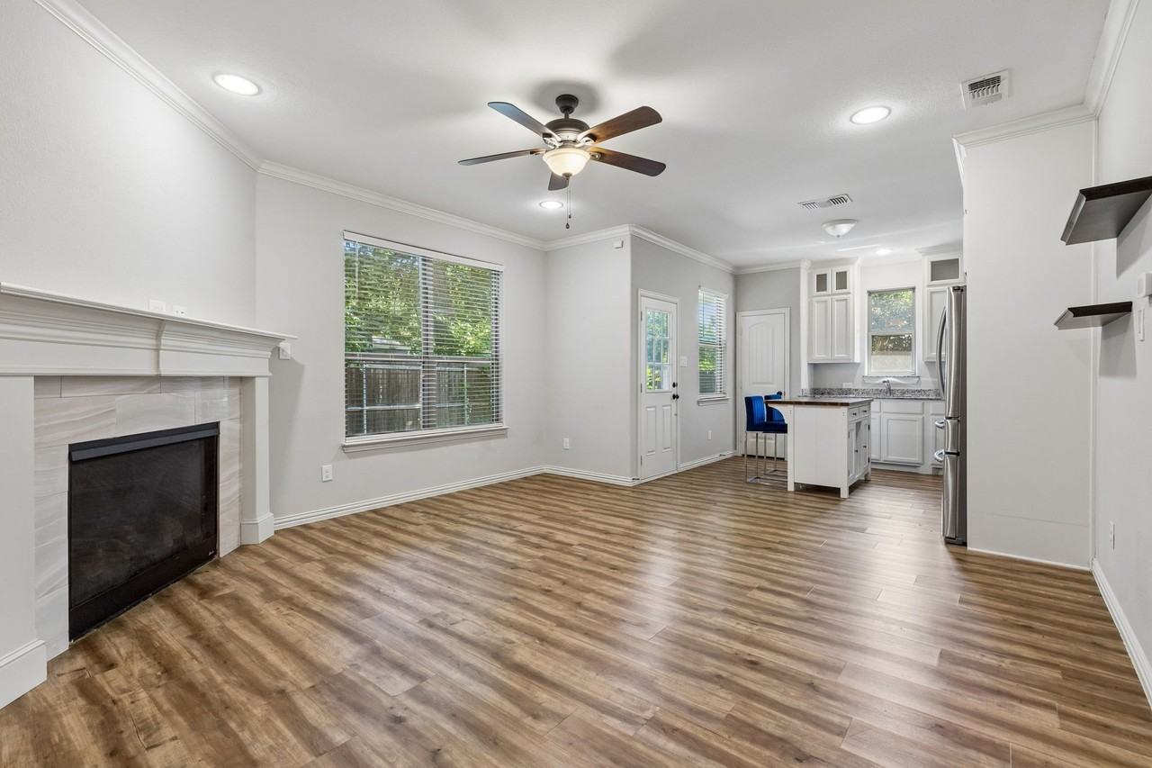 1109 Moore St - Photo 6 of 24