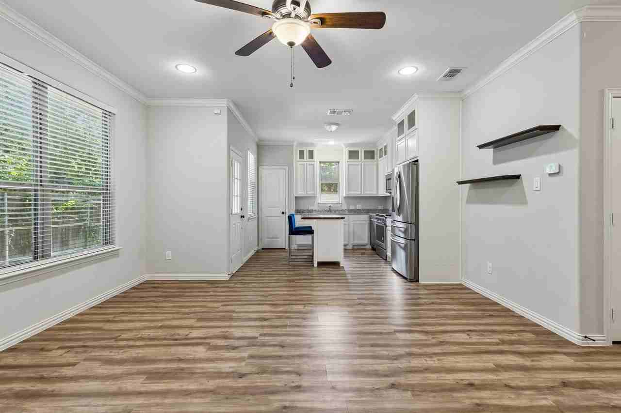 1109 Moore St - Photo 7 of 24