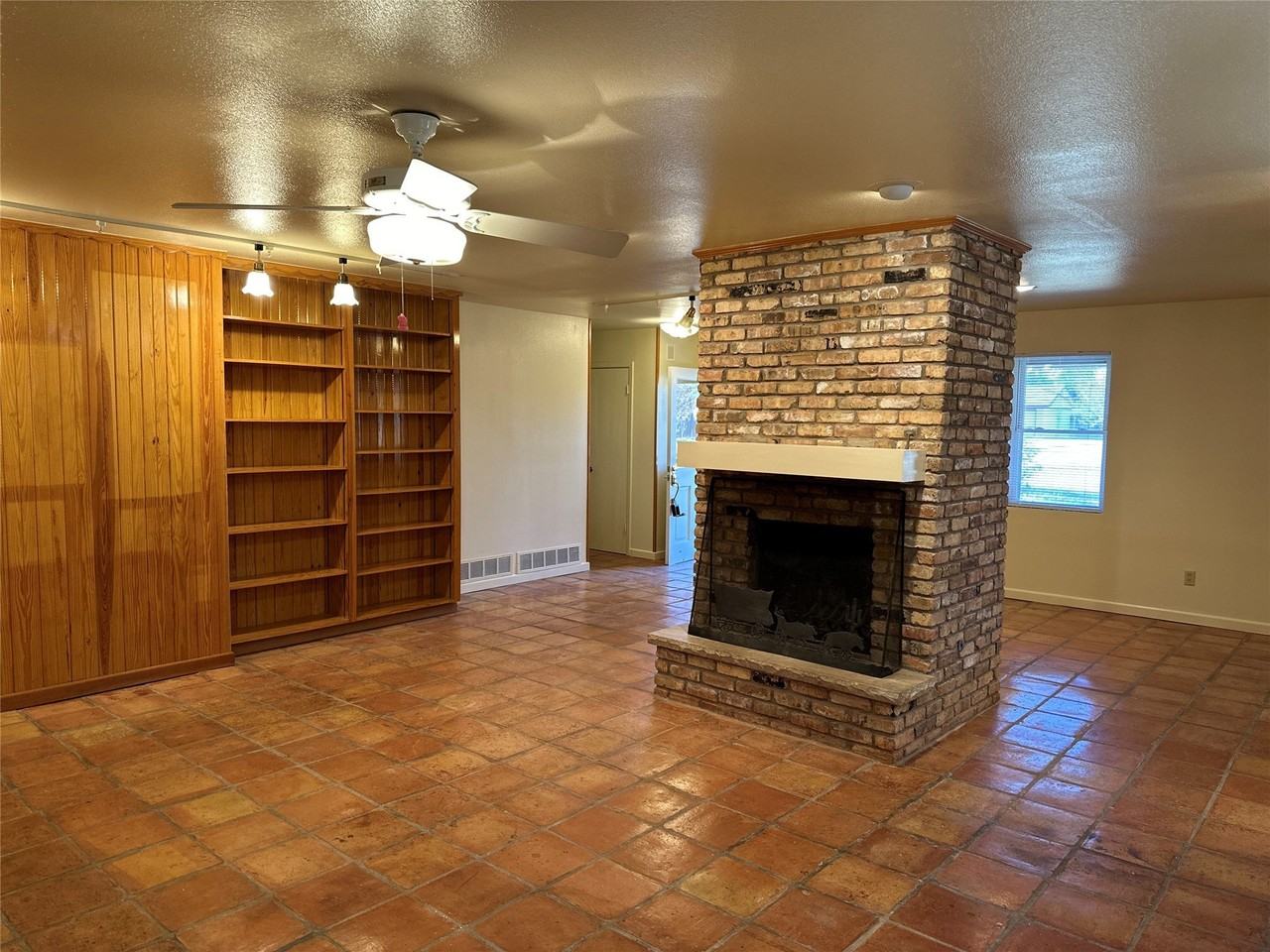 2301 Post Oak Rd - Photo 3 of 36