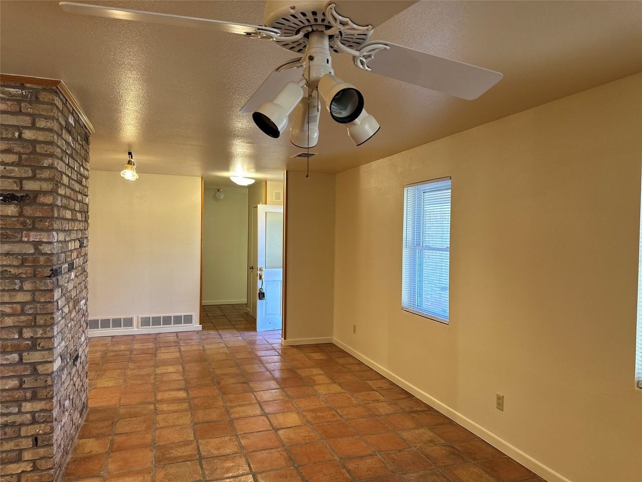 2301 Post Oak Rd - Photo 6 of 36