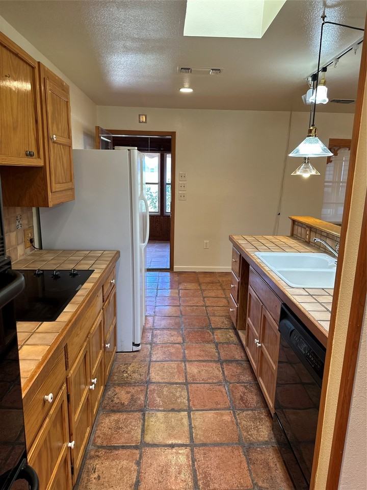2301 Post Oak Rd - Photo 7 of 36