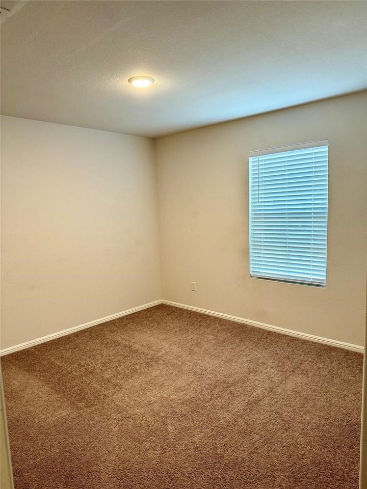 6122 Heron Dr - Photo 4 of 22