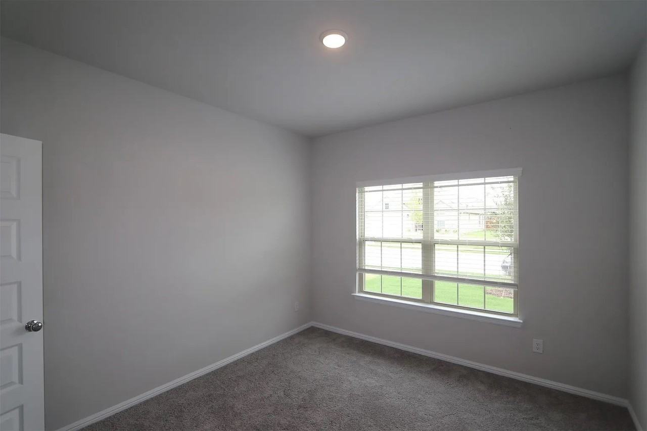 13068 Yellowstone Way - Photo 7 of 21